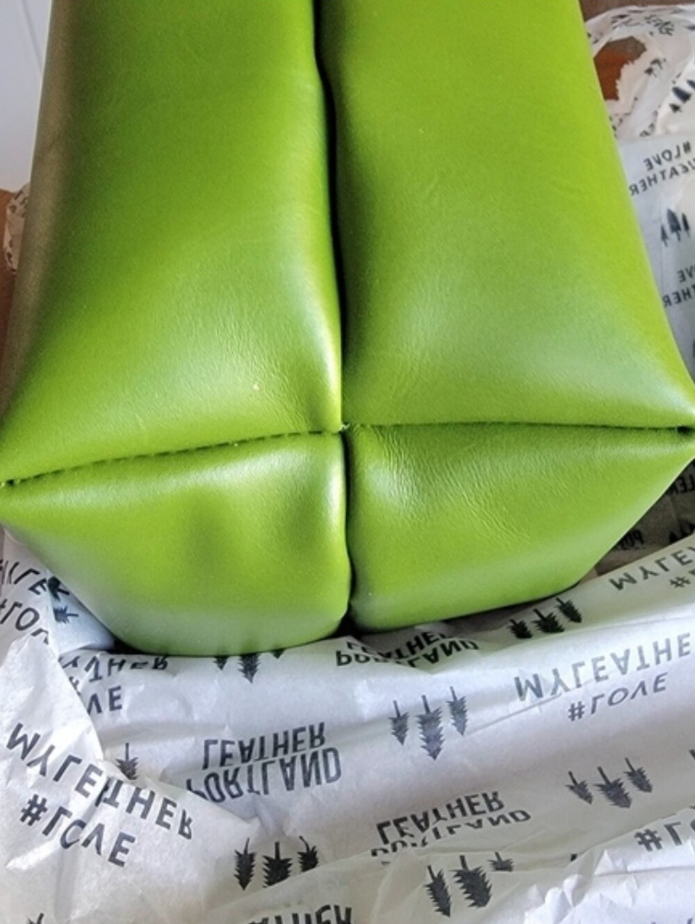 PORTLAND LEATHER GOODS PLG Green Apple Large Zippered Tote NEW - Picture 4 of 12